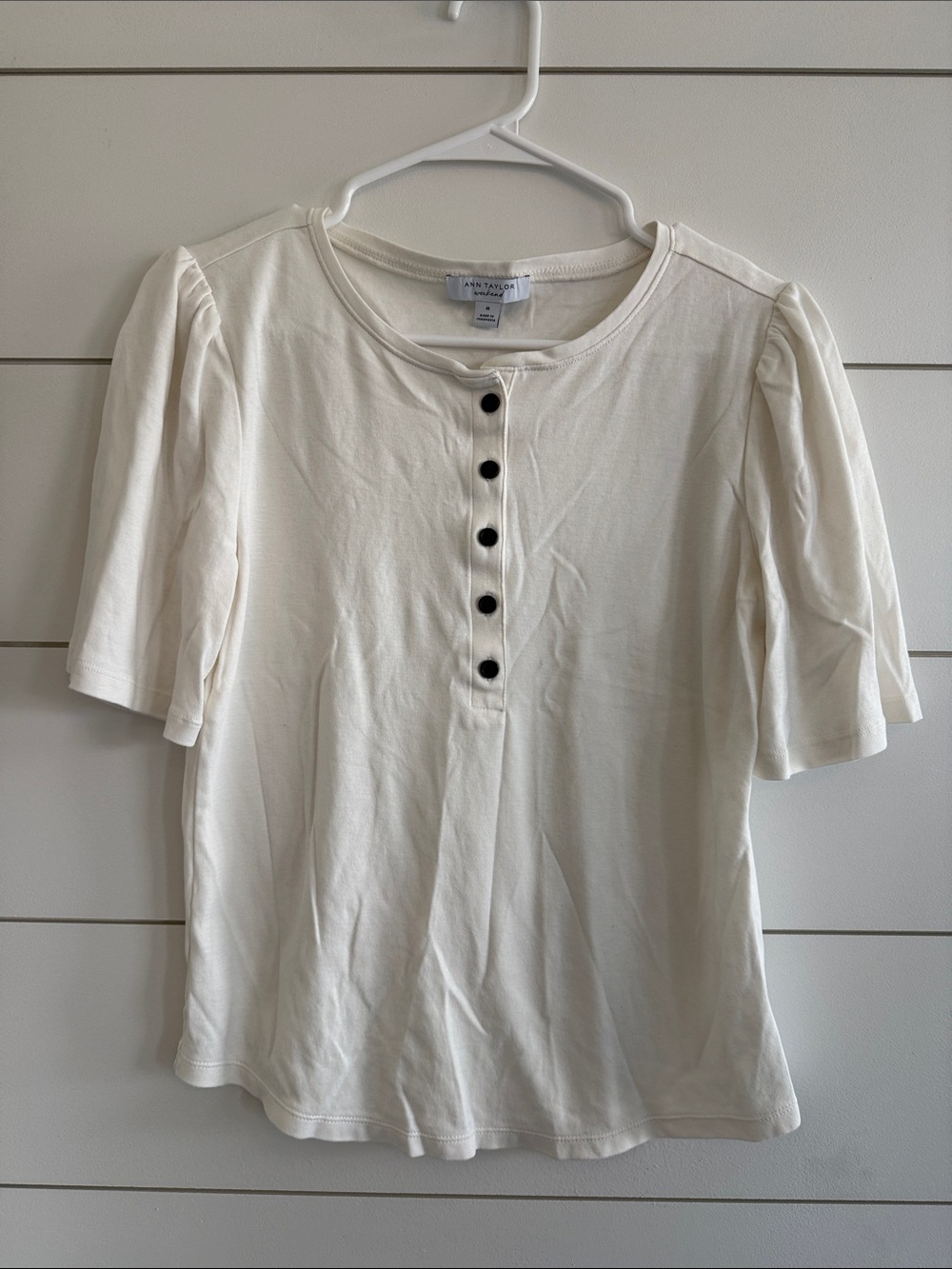 Ann Taylor Cream Short Sleeve Button-Front Tee with Black Buttons